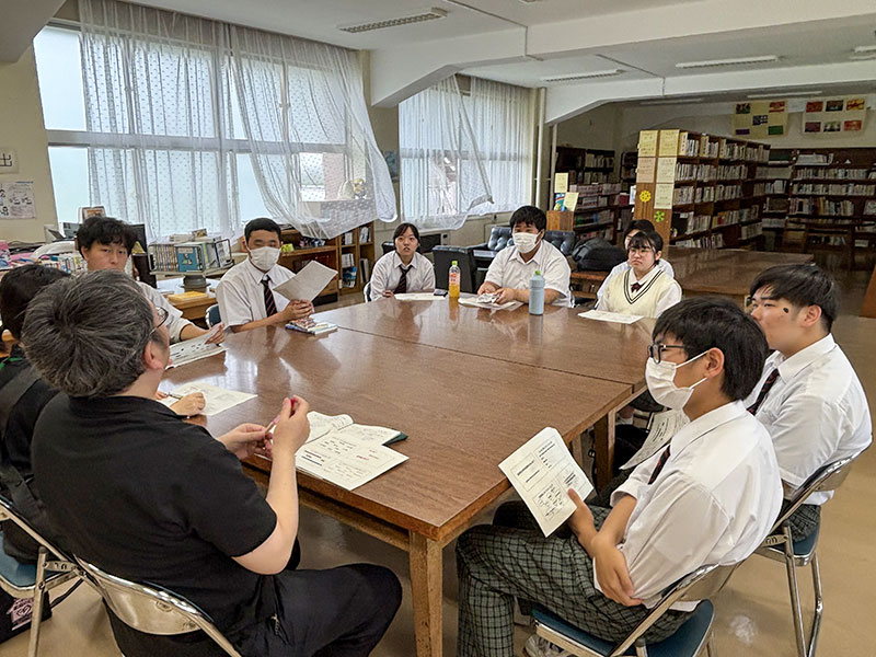 岩手県立雫石高等学校　図書委員会の皆さん