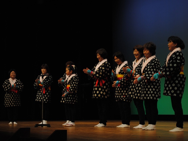 ＪＡ新岩手女性部員による演舞