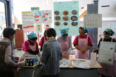 食生活改善推進員さんによる郷土食試食 食生活改善推進員さんによる郷土食試食