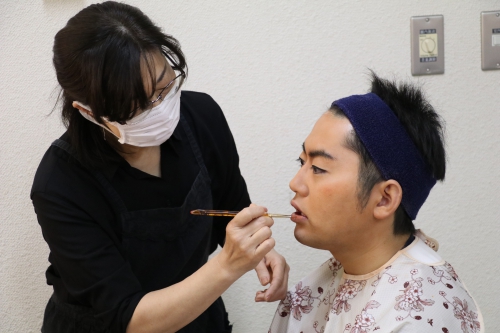 その他2_メイクを受ける役者②.jpg