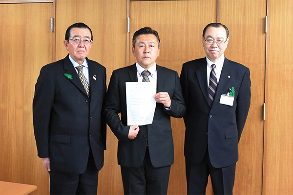 鈴木さん（中央）