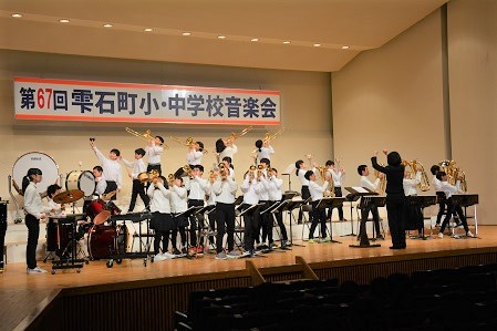 02.七ツ森小4・5・6年（金管）.JPG