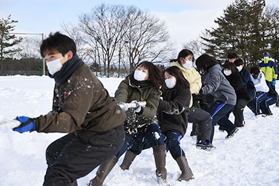 雪上綱引き