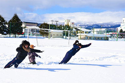 雪に人型を刻むダイブ