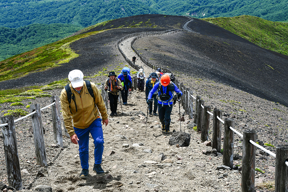 令和5年度秋田駒ヶ岳の山開き開催 4年ぶりに記念登山と山頂交換会が行