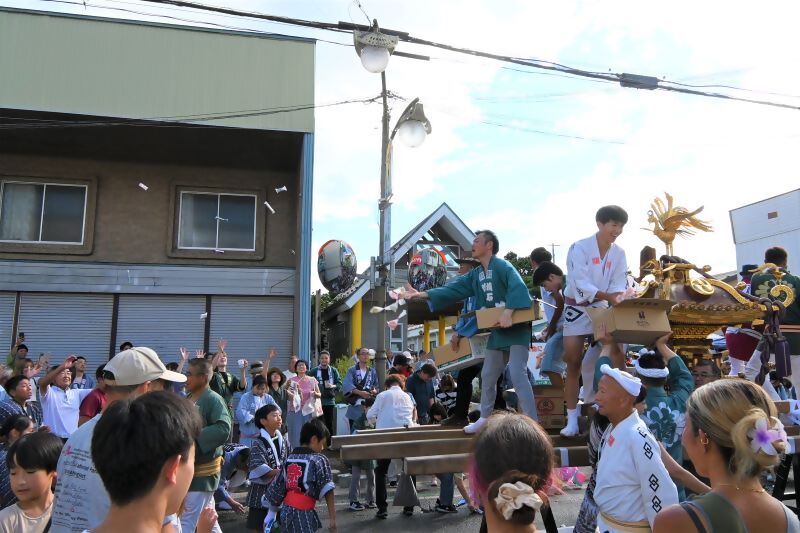 餅まき振る舞い 餅まき振る舞い