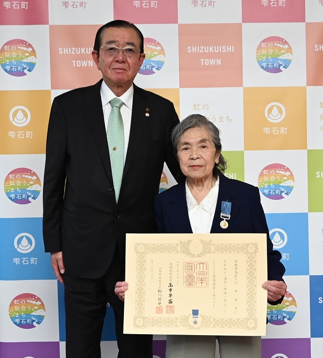 20251117藍綬褒章報告