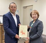 登録証交付の様子
