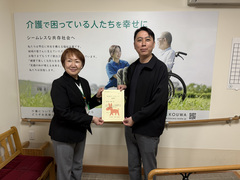 登録団体 登録証交付の様子