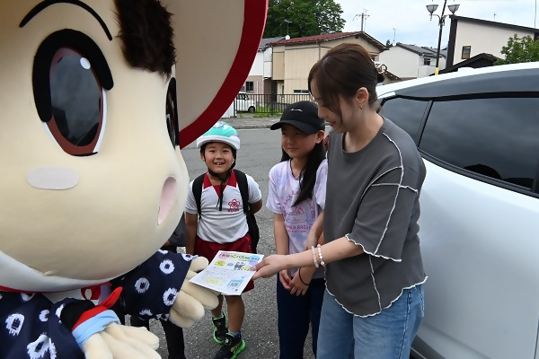 しずくちゃんが雫石駅に登場！あねっこバスのPR活動を行いました