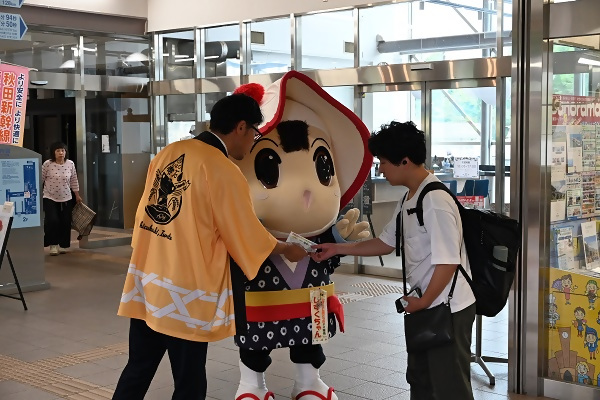 しずくちゃんが雫石駅に登場！あねっこバスのPR活動を行いました