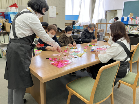 こども読書週間用の来館者プレゼントづくり